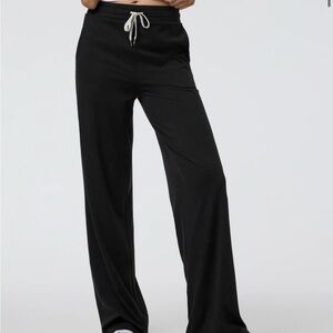 Vuori Halo Essential Wideleg Pant